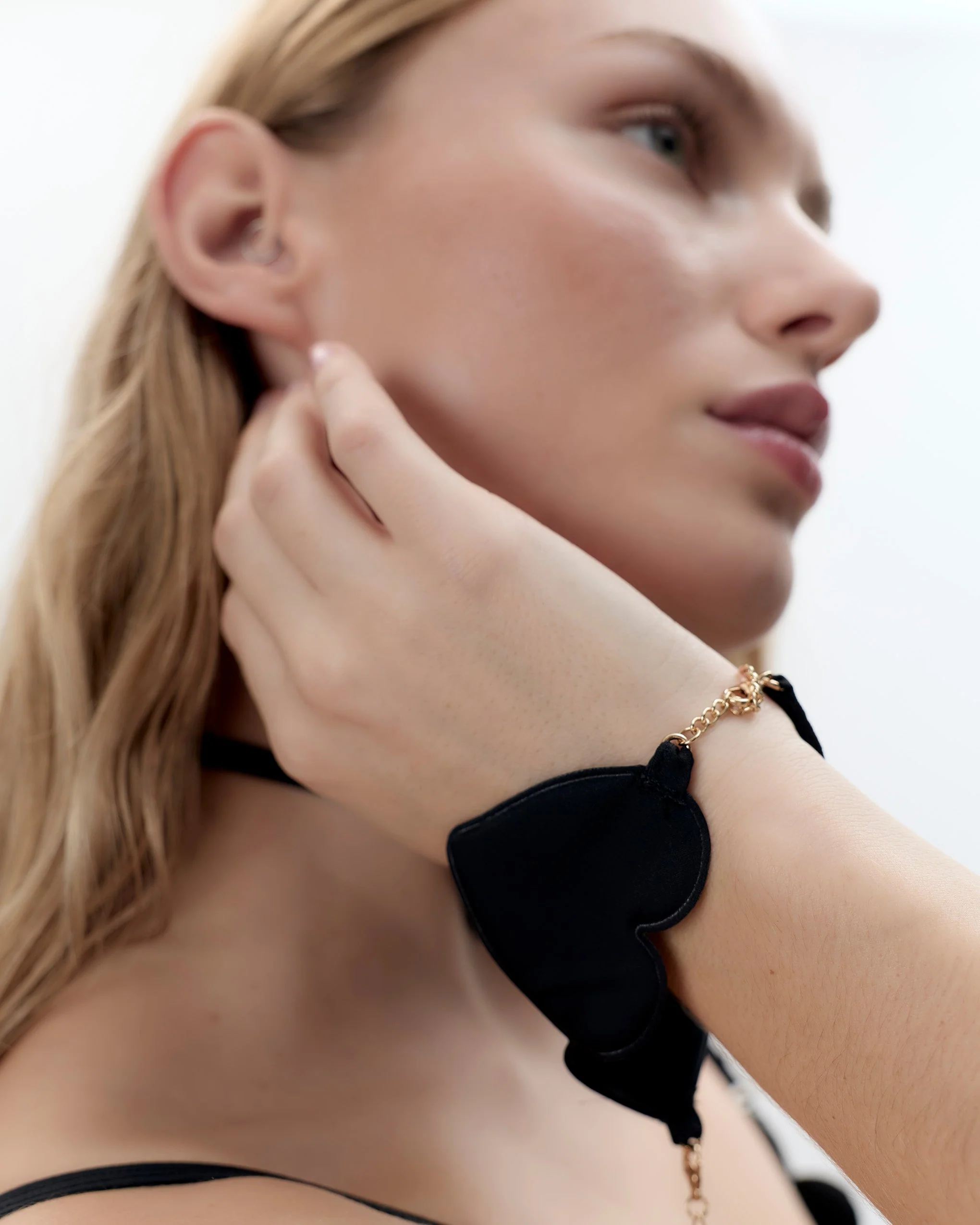 Gia Manette Nere - Image 4